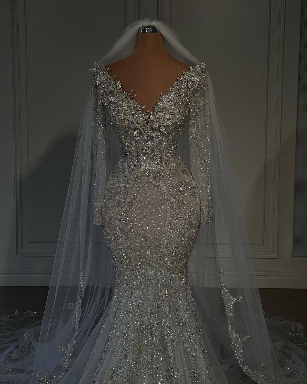2026 Glitter V Neck Wedding Dresses Crystal Mermaid Bridal Gowns Sequins Beading Sweep Train Long Sleeve Custom Made Bride Dress Plus Size
