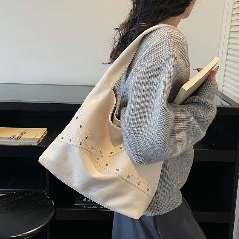 Hot Selling Retro rivet motorcycle bag, retro hand-held tote bag, women's large-capacity commuting single-shoulder bucket bag DIDENGLAOREN