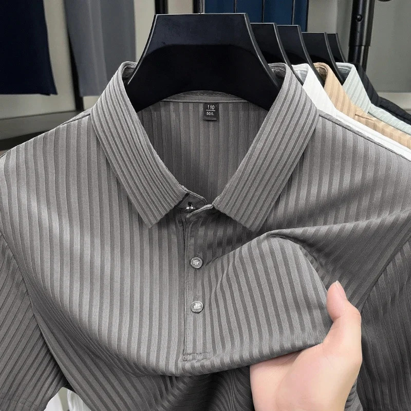 Mens Casual Fashion Striped Short Sleeved Collar Polo Shirt Breathable and Comfortable Summer Versatile T-shirt 260304