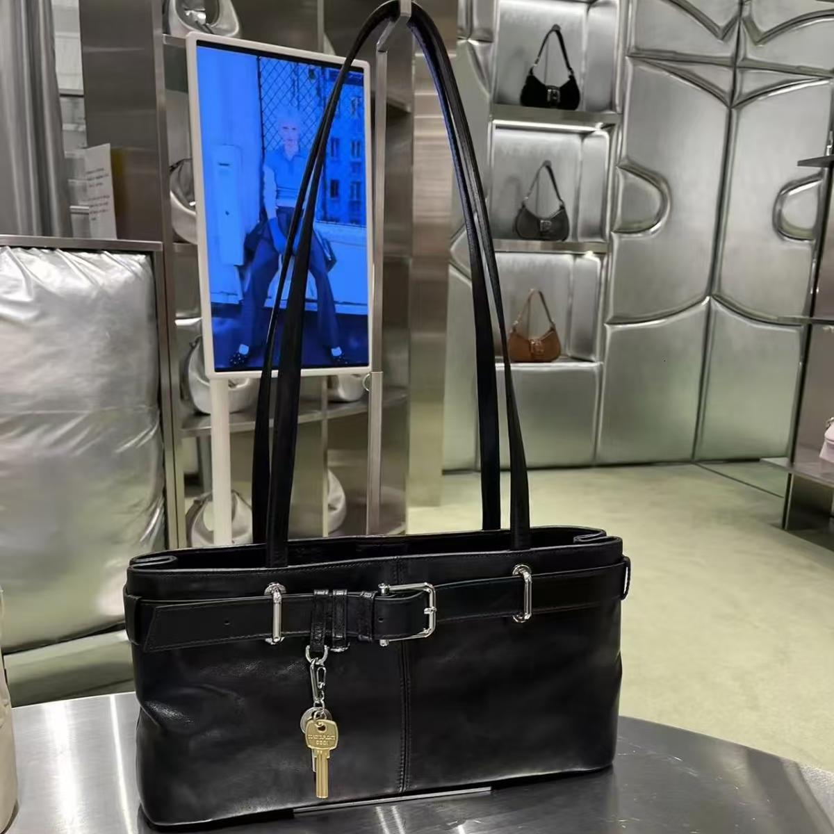 2026 Korean Blogger's Same Style Underarm Biker Bag For Women, Niche High-end Feel, With Key Belt Buckle, Single Shoulder Handbag, Luxury Handbag