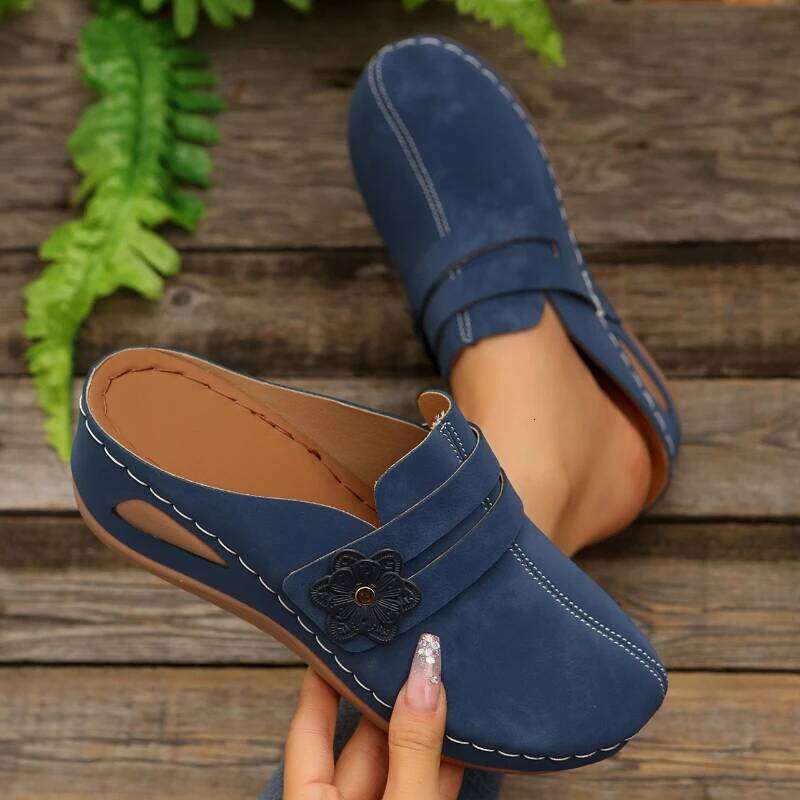 2026 New Women's Solid Color Classic Retro Thick Bottom Outdoor Simple Fashion Casual Sandals