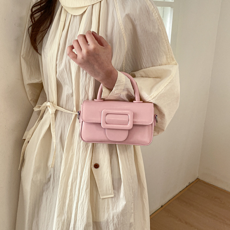 High end retro small square handbag, a new niche shoulder bag and crossbody bag designer bag suitable for women's daily commuting
