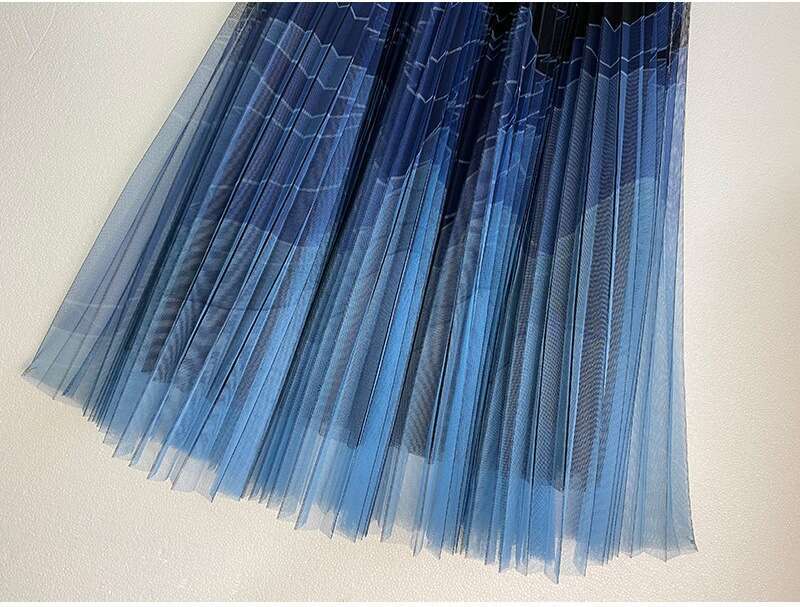 2026 Spring and Summer New Gradient Black and Blue Chiffon Skirt for Women, Medium Length Color blocked Hundred Fold Skirt