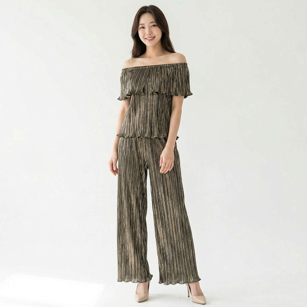 Off-shoulder ruffle suit for women, Korean-style gentle pleated one-shoulder short-sleeve top and wide-leg Designer pants two-piece set