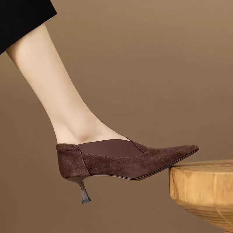 French Retro Pointed Thin Heeled Short Boots with Kitten Heels Ankle Boots Combined with Elastic Deep Cut High Heels for Women 260303
