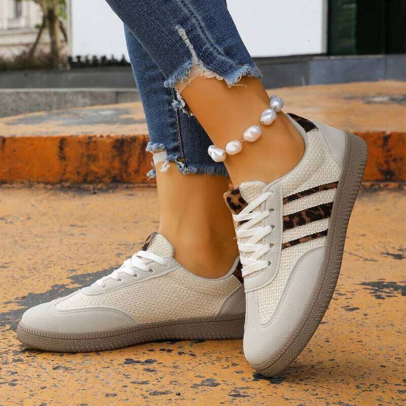 2026 New Women's Lightweight Non slip Outdoor Sports Comfortable Lace up Low cut Color blocked Casual Shoes