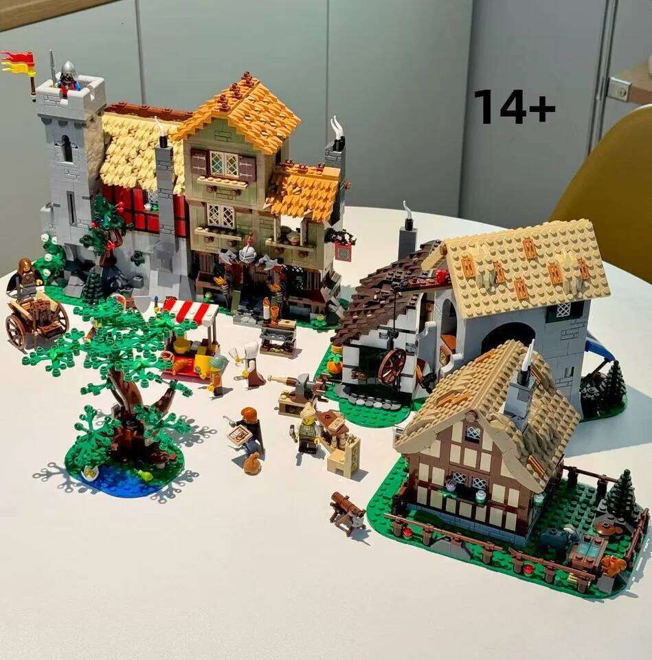 3304PCS In Stock Medieval Town Square DIY Puzzle Toys 10332 Bricks European Architecture Birthday Gifts For Adults Children Z260305