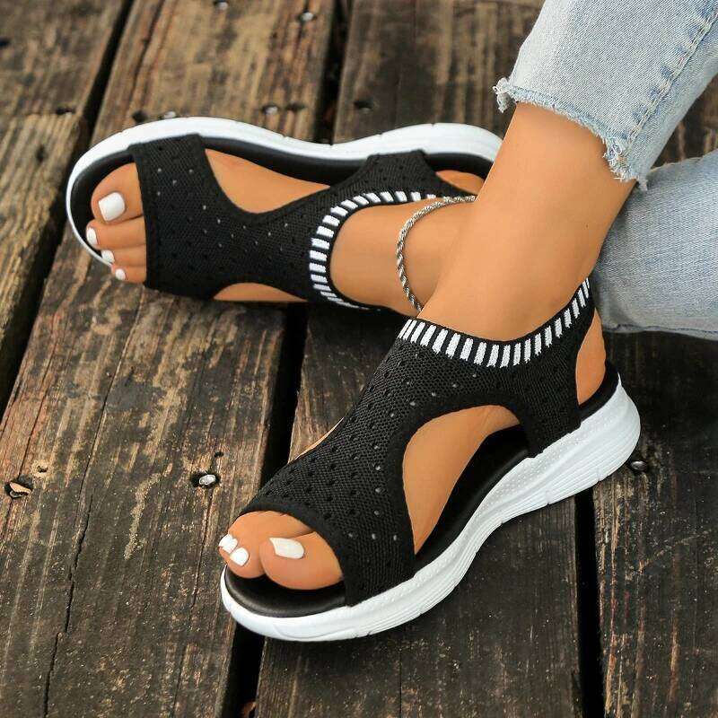 2026 New Women's One Word Buckle Non slip Wear resistant Outdoor Breathable and Comfortable Color blocked Sandals