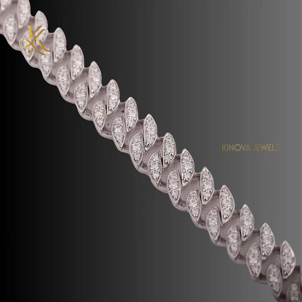 Bold Hip Hop Neck Chain With Radiant Moissanite Diamond Inspired Brilliance For Eye Catching Streetwear Modern Jewelry Appeal