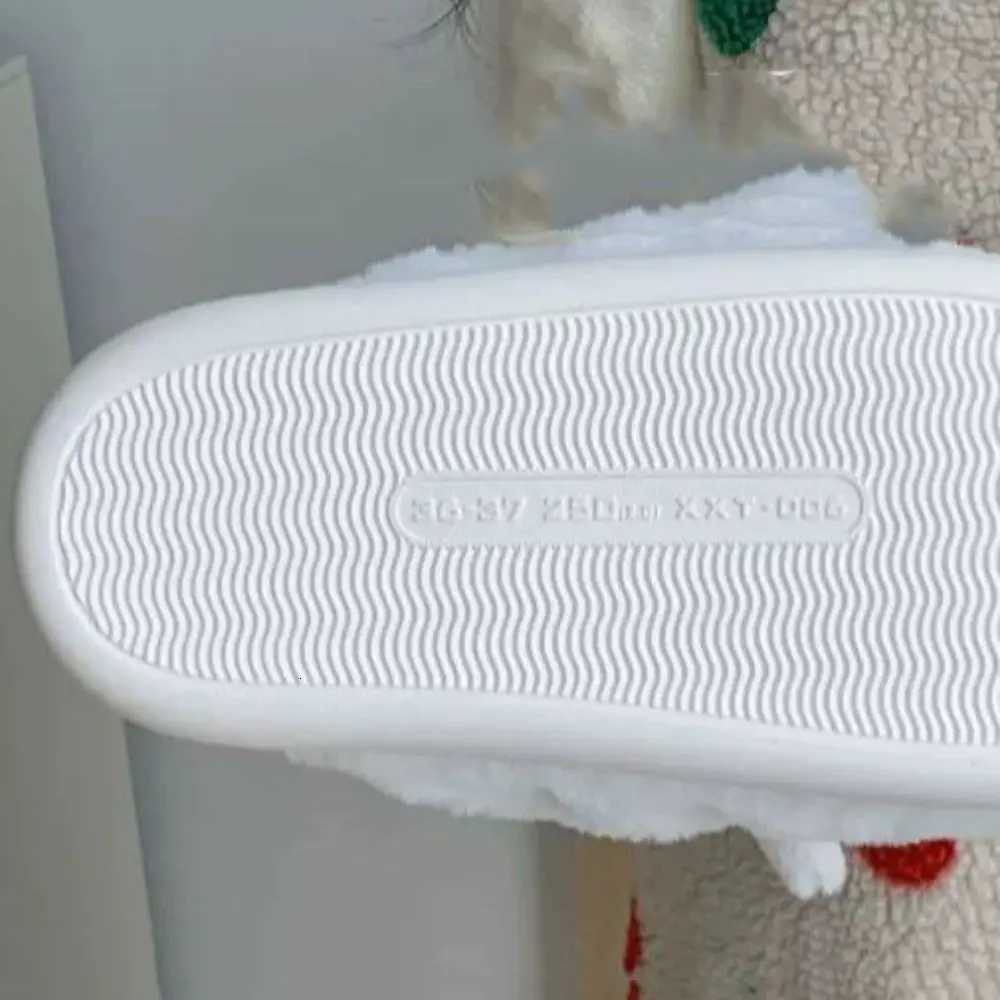 Casual Furry Yellow Chicken Slippers Velvet Cartoon Slippers Plush Non-slip Kawaii Winter Warm Slippers Women S260305
