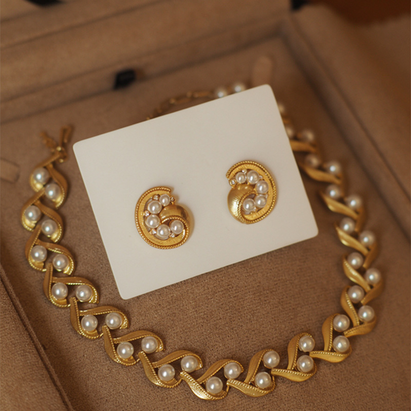 Monet-Inspired Vintage Necklace with Matching Ear Clips - Elegant French Design