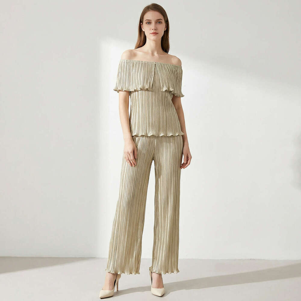 Off-shoulder ruffle suit for women, Korean-style gentle pleated one-shoulder short-sleeve top and wide-leg Designer pants two-piece set