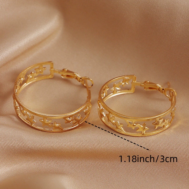 Sophisticated Astral-Inspired Ear Jewelry: Trendy Star Studs