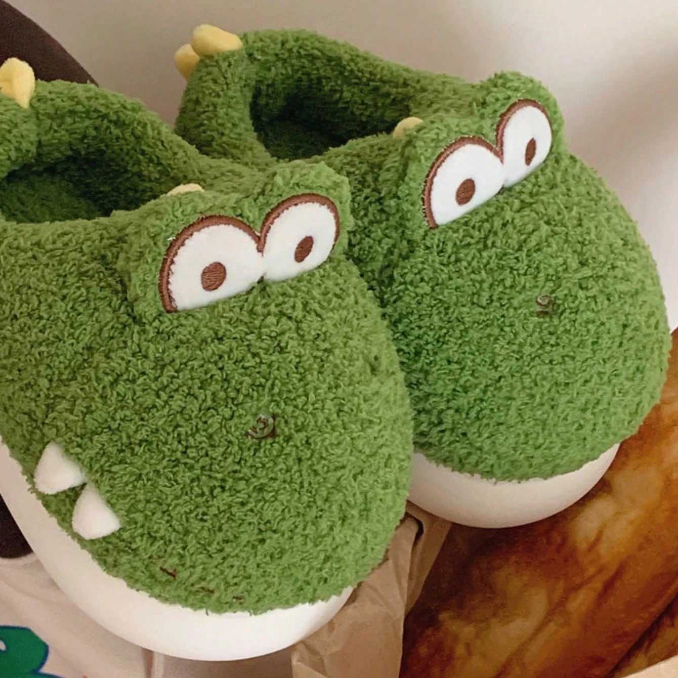 Cute Dinosaur Winter New Women Slipper Soft Heel Platform Fur Warm Indoor Comfortable Home Fluffy Home Slippers S260305