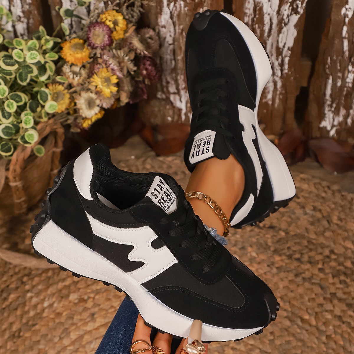Designer Women Sneakers Thick Bottom Casual Fashionable Sport Shoes Women Lightweight Running Shoes Comfortable Sneakers Women 2026 new women's t