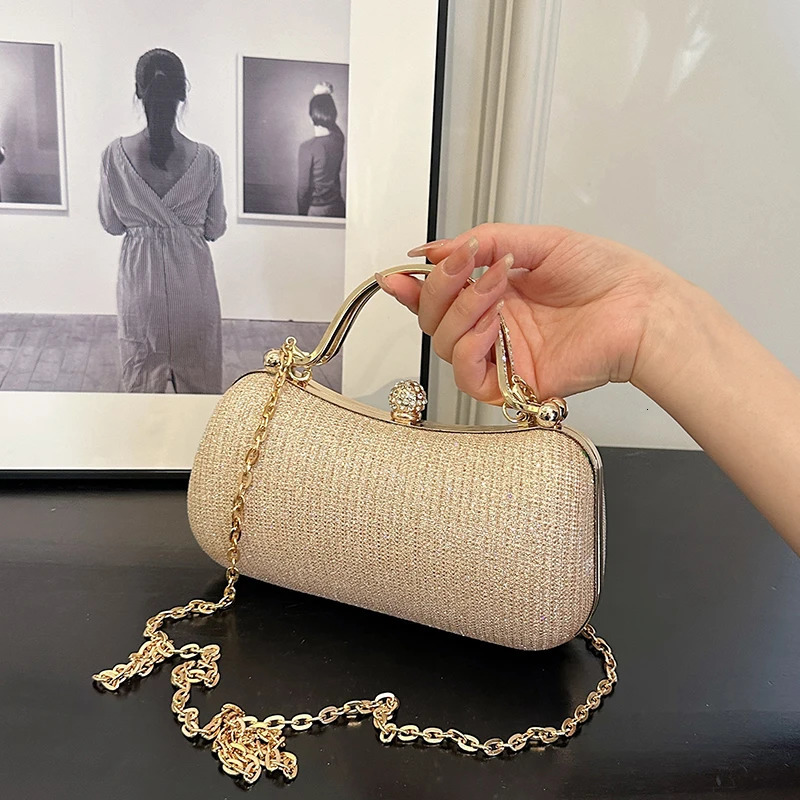 Evening party bags This year there is a trend for sophisticated and feminine womens There are simple buttoned small bag 260227