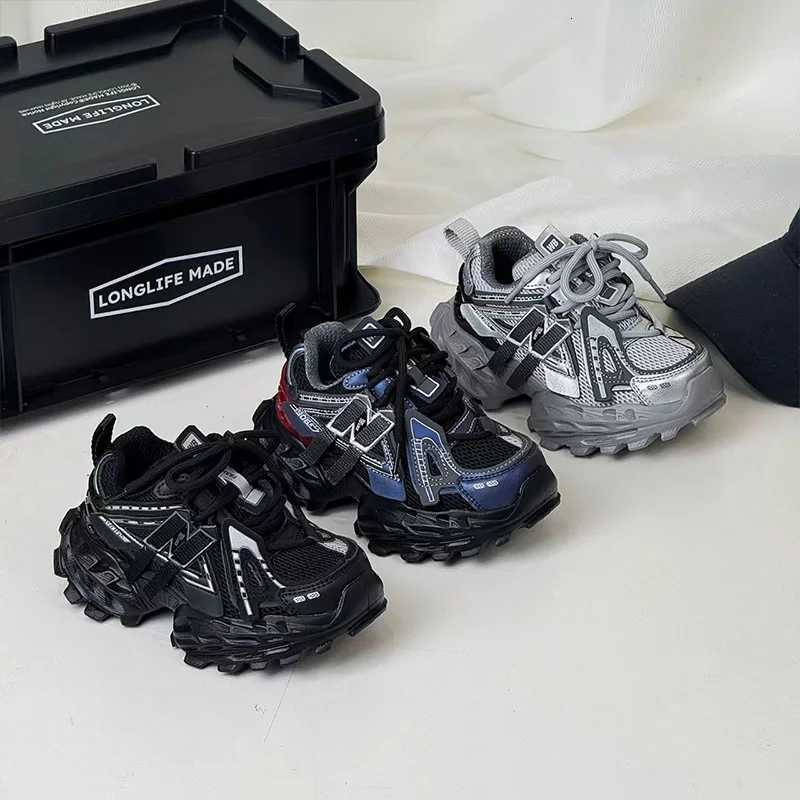 These kids' chunky dad sneakers are breathable, non-slip, and soft, making them perfect for both boys and girls as trendy autumn casual sports sh