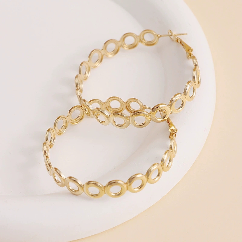 Sleek Design Gold Tone Ear Ringset with Trendy Simplicity