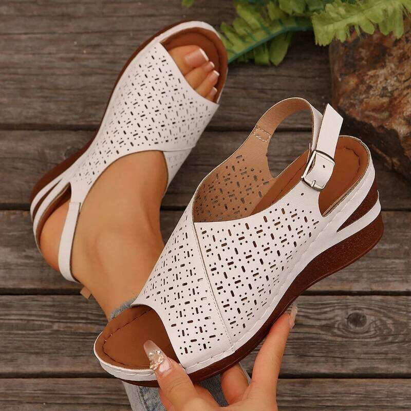 2026 Summer New Women's One Word Buckle Outdoor Open toed Retro Fashion Casual Sandals