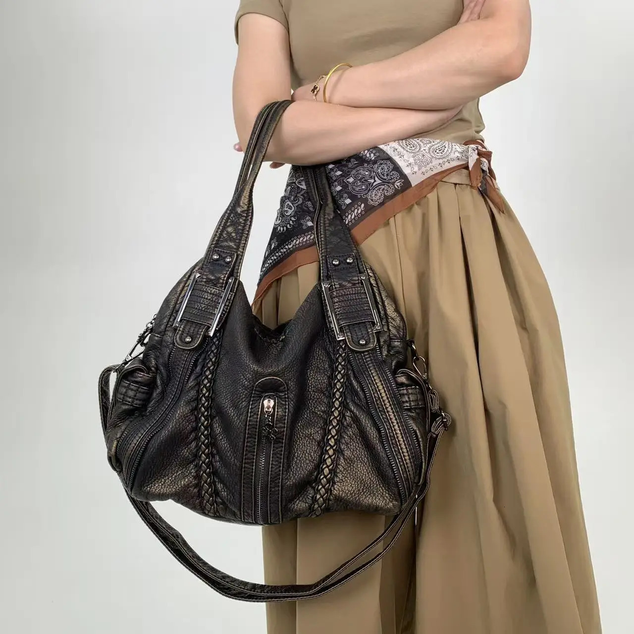Ladies street Y2K personalized punk vintage tote bag with large capacity and multiple pockets vintage crossbody handbag 260306
