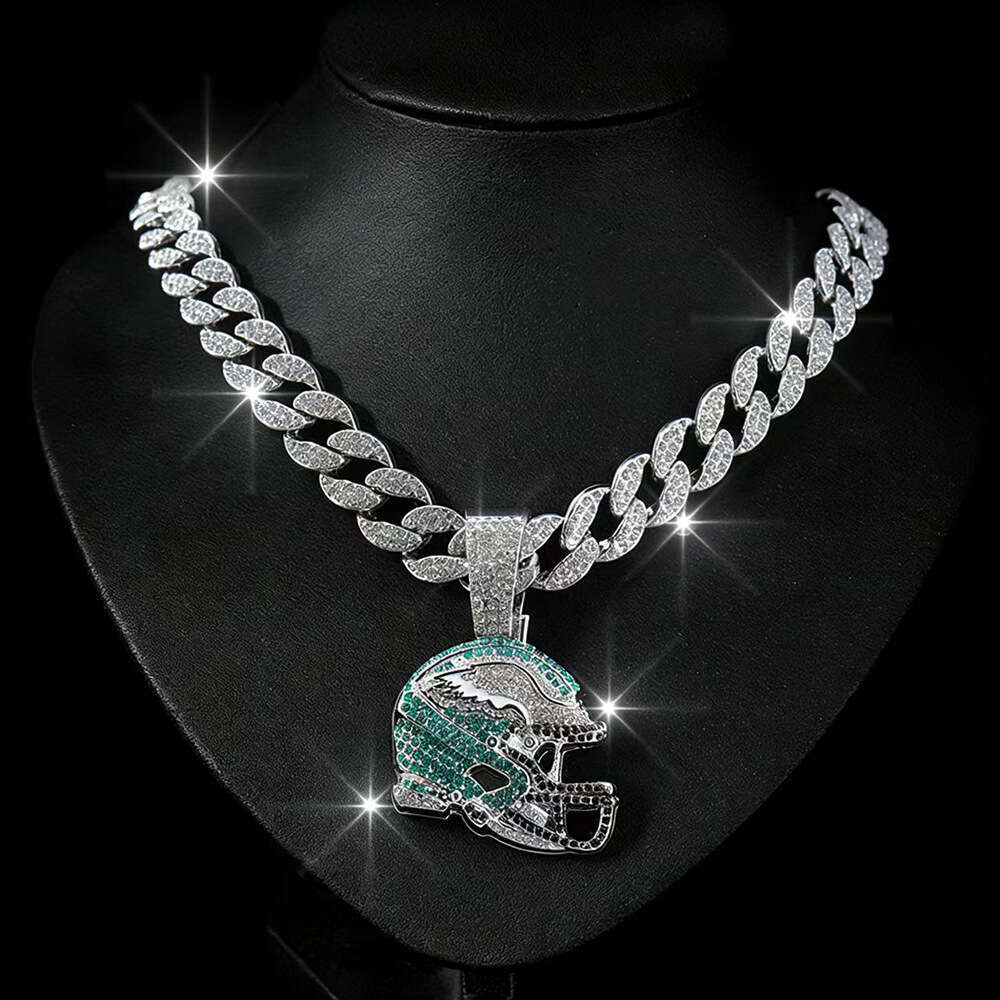 Hip-hop diamond-encrusted football helmet pendant, high-quality electroplated alloy, hip Cuban chain necklace pendant jewelry