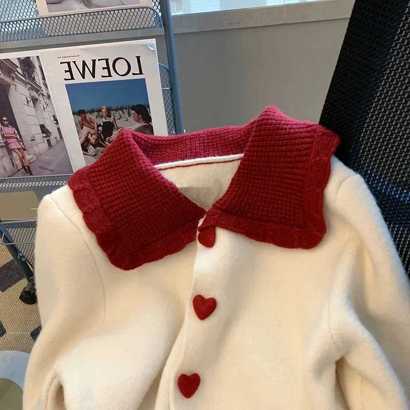 Womens Cardigan Sweater Coat Red White Contrast Doll Neck Knitwear Autumn Winter 2023 New Sweet Thicked Heart Button Sweaters M260306