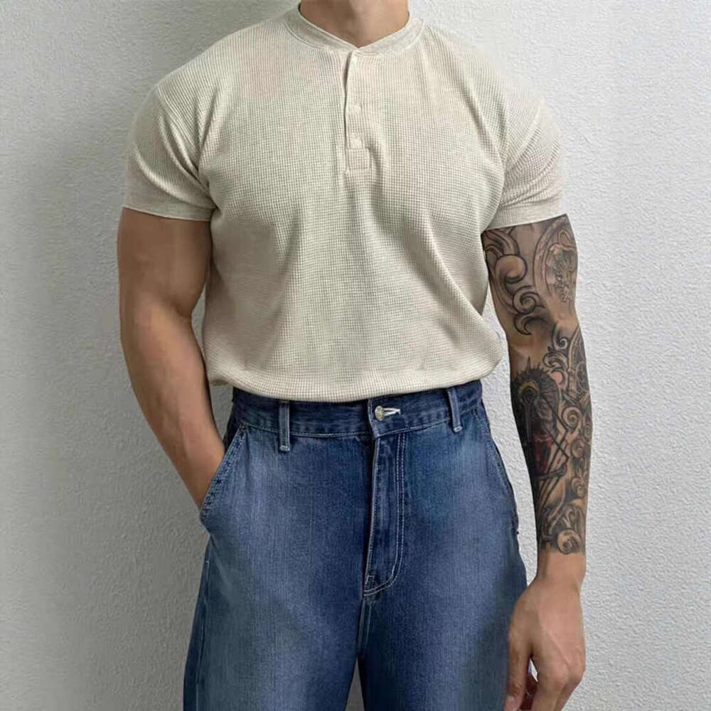 Waffle knit henley for muscular men, slim-fit short-sleeve textured workwear t-shirt, tight-sleeve half-button polo shirt