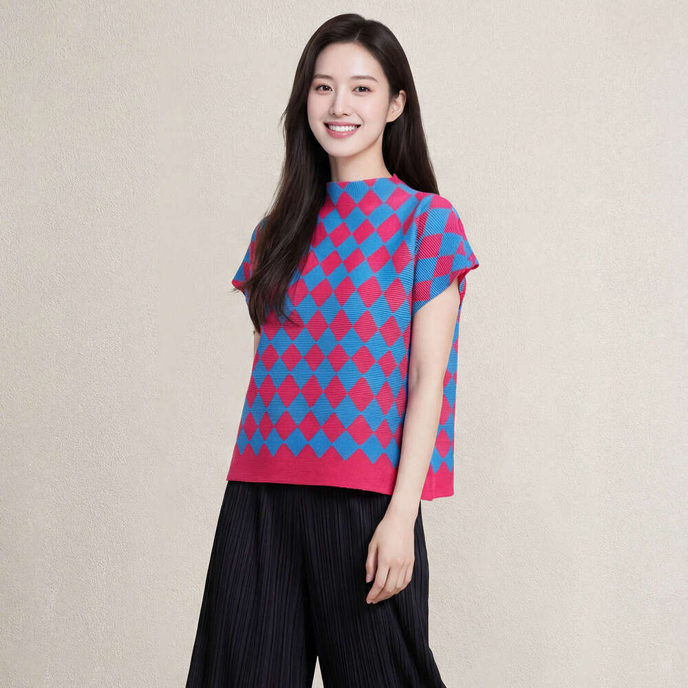 2026 Summer New Black and White Checkered Knit Short-Sleeve Designer Top Miyake Style Vintage Checkerboard Loose Slimming T-Shirt