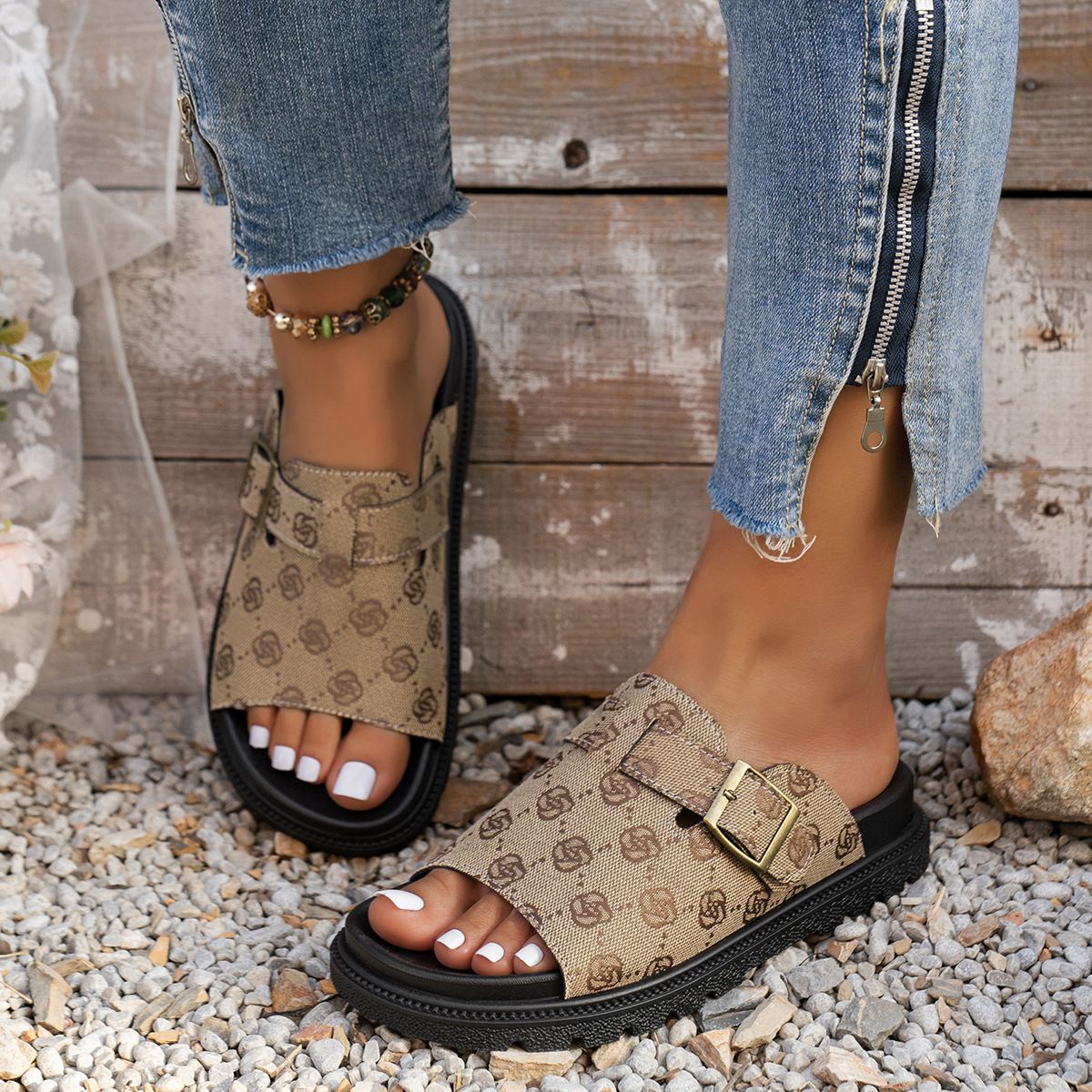 Free shipping 2025 new designer Slippers for womans flat sandals fashion lady slider summer buckle Slides woman shoes