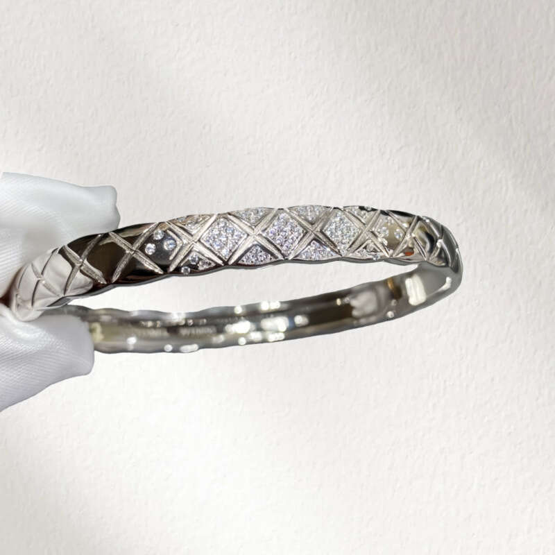 Diamond-Studded Bracelet for Women, Simple and Elegant, Versatile Starry Sky Bracelet, Full Diamond Cross Jewelry fashion accessories