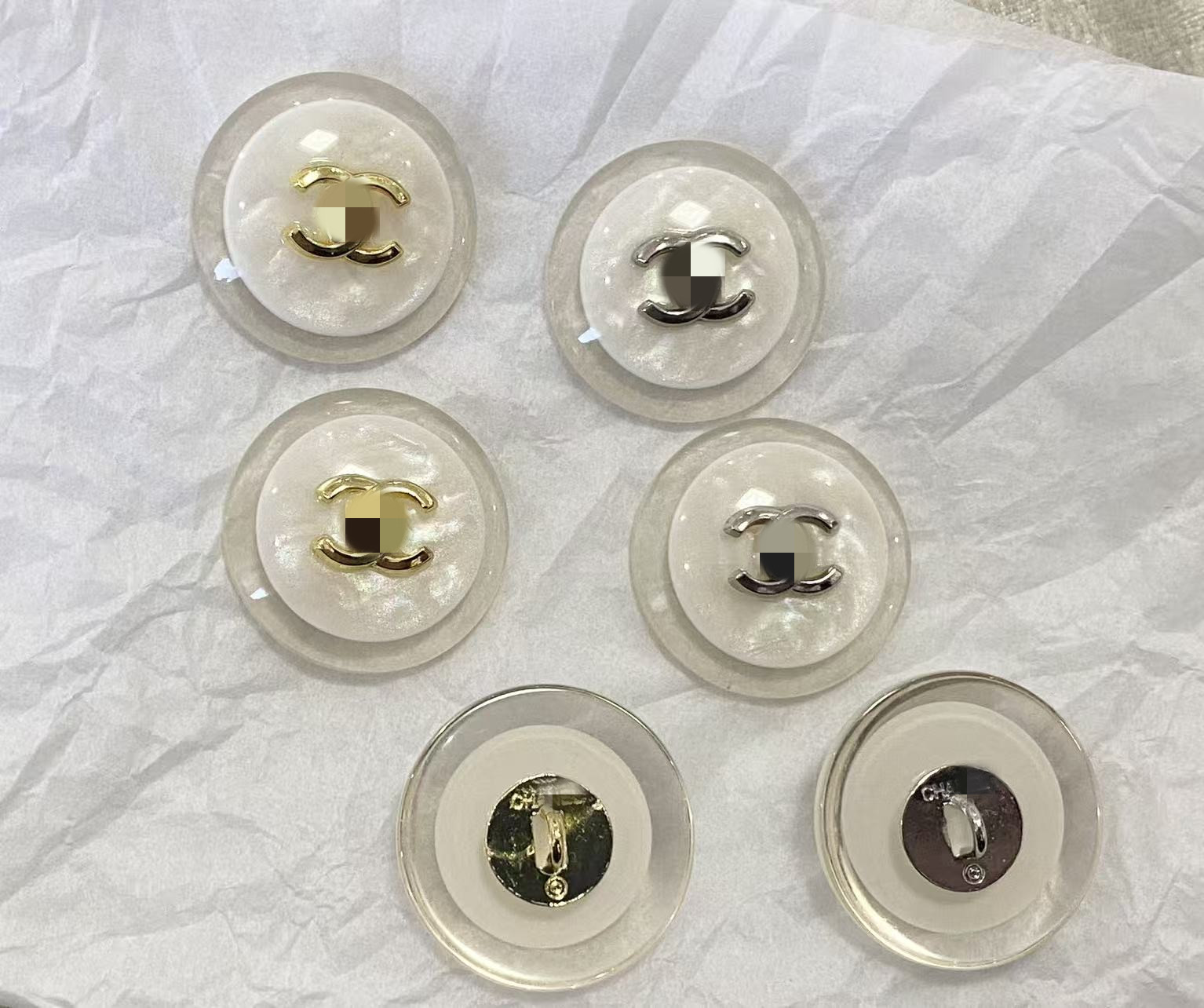 New C Style Fashionable High-Grade Metal Handmade Adhesive Diamond Overcoat Coat Jacket Buttons Shirt Sweater Button Pendant Charm 25mm