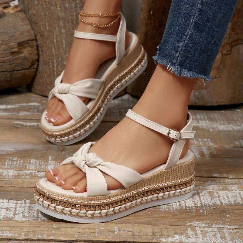 2026 new women's thick soled casual with exposed toes fashionable retro anti slip one-piece buckle strap sandals