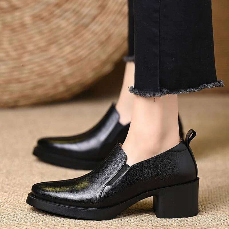 2025 Autumn/Winter Vintage British Style Slip-on Commuting Shoes - Deep V Pointed-Toe Chunky Heel Pumps in Soft Leather