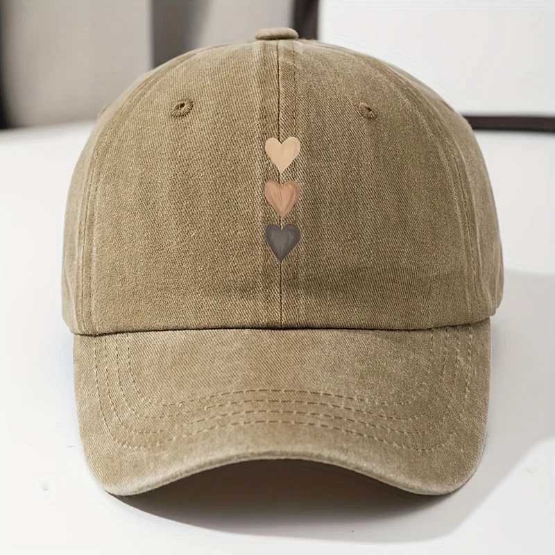 Comfortable style womens casual baseball cap with adjustable heart-shaped print design outdoor activities and sun protection S260306