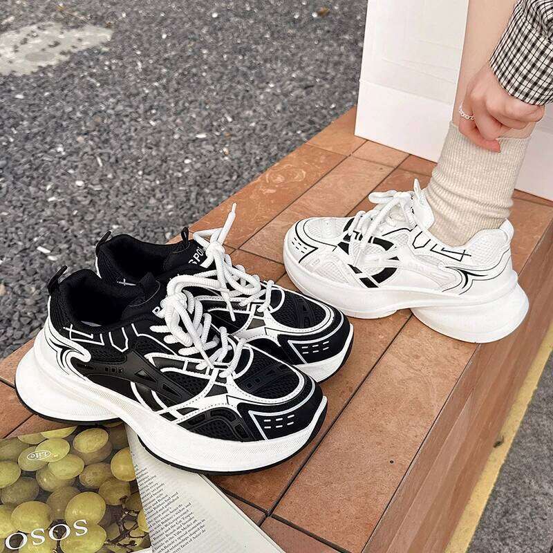 2025 Spring New Women's Lace up Casual Fashion Black and White Breathable Mesh Sports Shoes