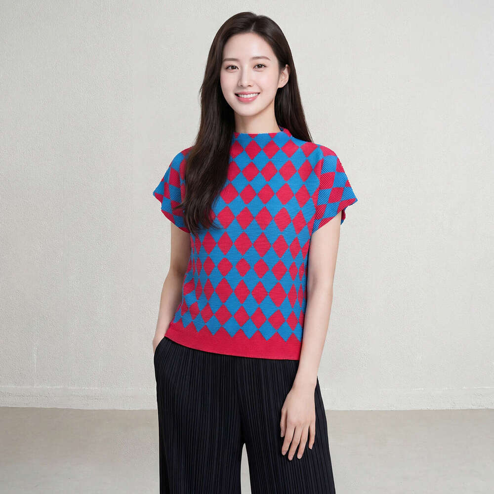 2026 Summer New Black and White Checkered Knit Short-Sleeve Designer Top Miyake Style Vintage Checkerboard Loose Slimming T-Shirt