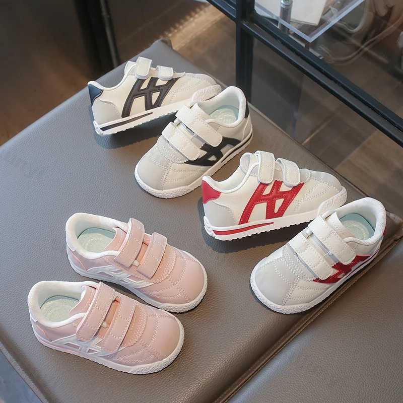 These 2026 spring and autumn kids' casual sneakers are lightweight, breathable, and non-slip, ideal for both boys and girls as walking and runnin