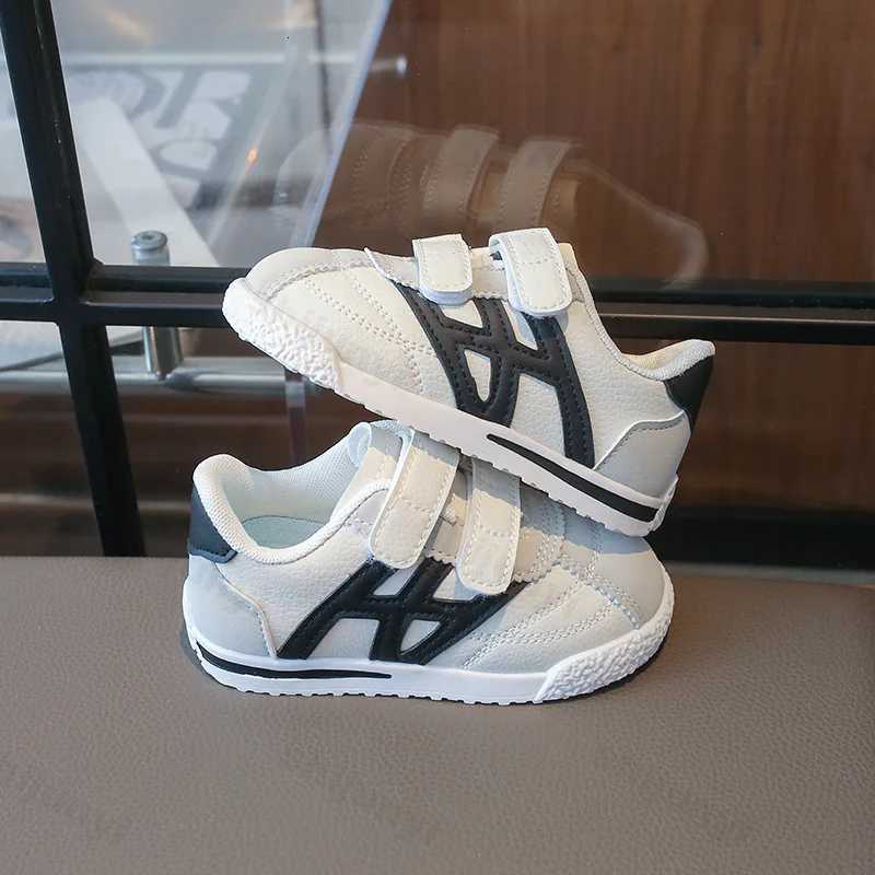 These 2026 spring and autumn kids' casual sneakers are lightweight, breathable, and non-slip, ideal for both boys and girls as walking and runnin