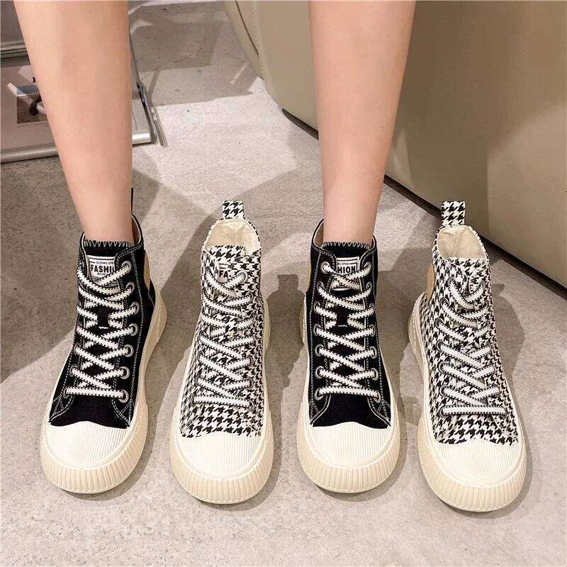 High-top canvas female 2025 new foreign gas breathable hundreds of small white flat bottom casual board shoes
