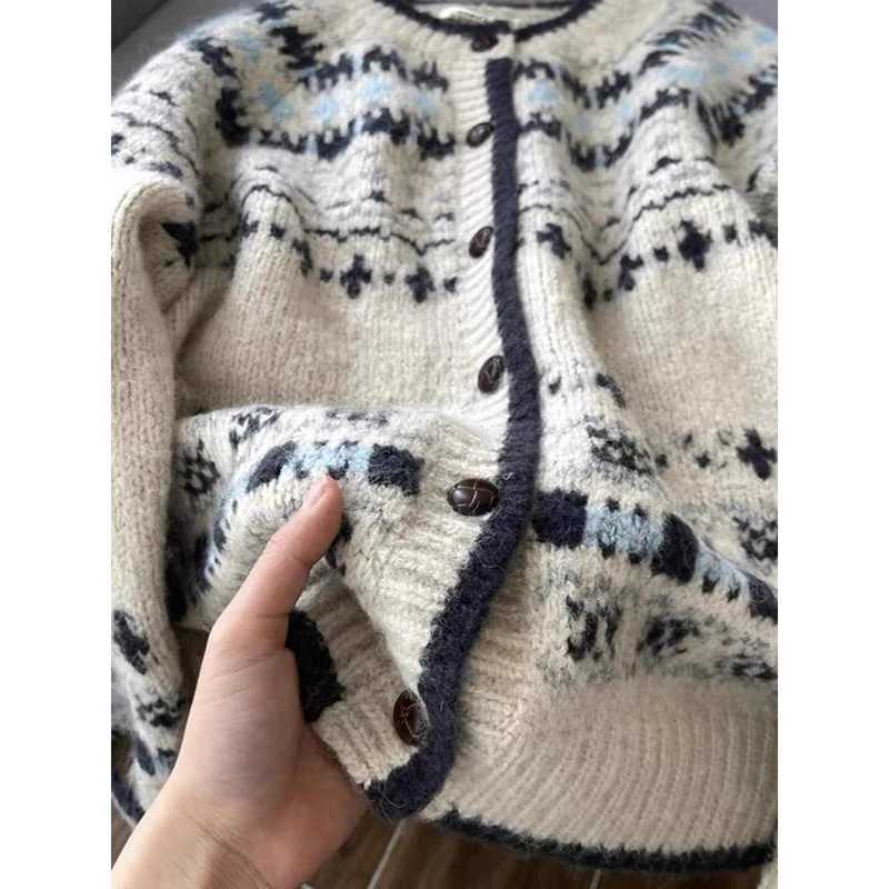 YIBASHU Autumn Winter Retro 90s Christmas Contrast Crewneck Jacquard Pattern Ladies Sweater Korean Knitted Button Cardigan Coat M260306