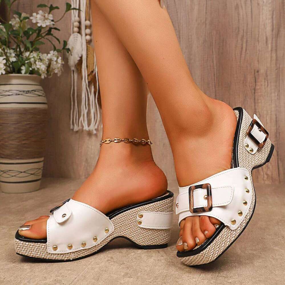 Summer 2025 New Women's Fashion Wedge High Heels Studd Metal Buckle Embellished Casual Roman Sandals