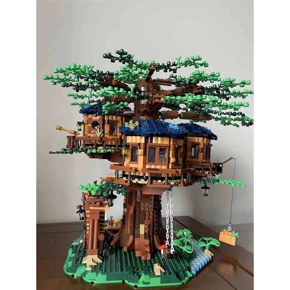 The Four Seasons Urban are compatible with the 21318 Tree House family blocks for building c Z260305