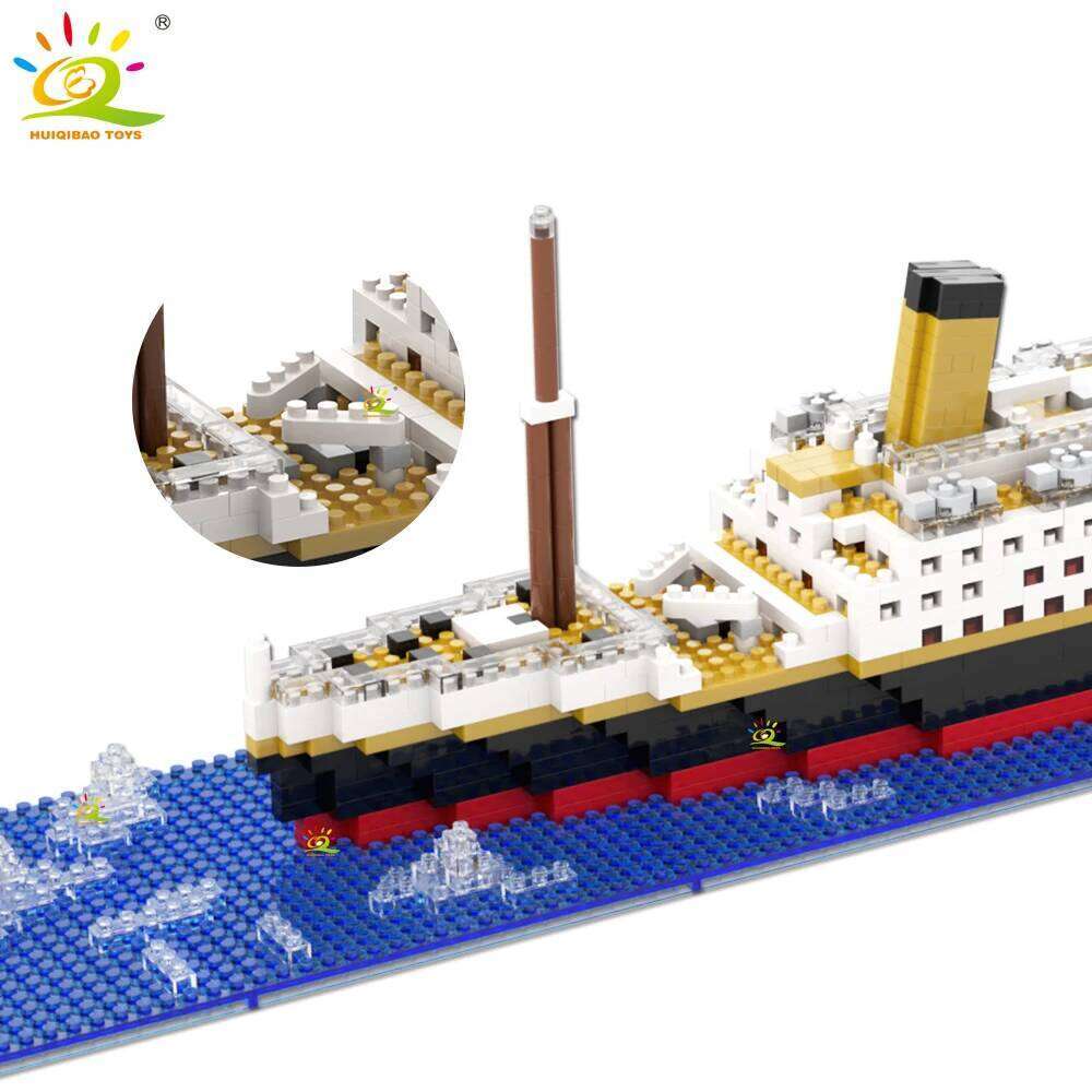 HUIQIBAO MOC Titanic Giant Ocean Iceberg Adventure Navigation Boat Small Particle Building Blocks Kid Micro Bricks Toy for Adult Z260306