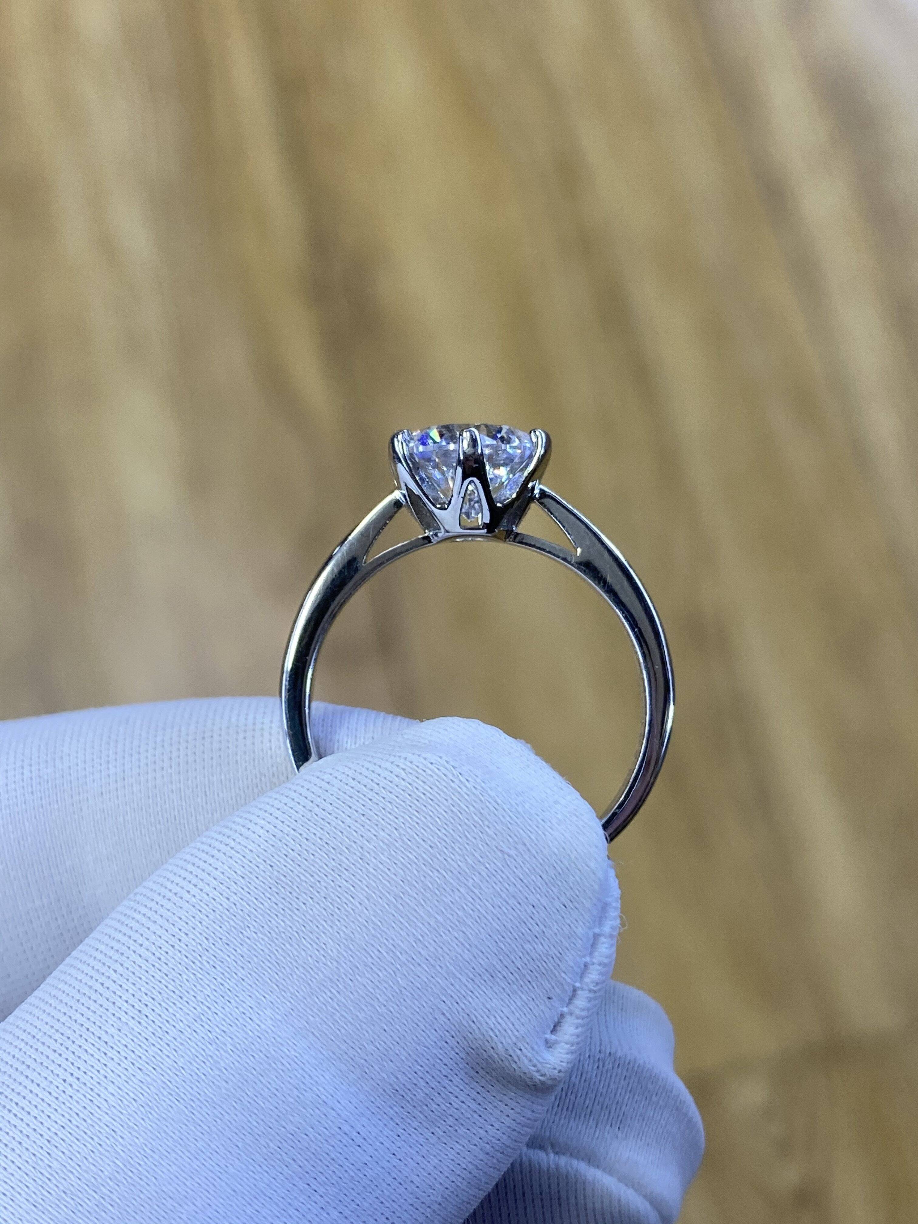 New 18K Solid Gold Round Cultivated Diamond Six-Prong Setting Womens Simple Luxury Ring Gift for Girlfriends Birthday