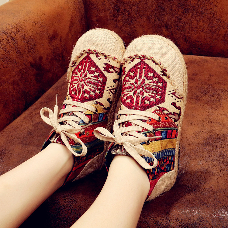 2026 Cross border new Spring and Autumn embroidered shoes, ethnic style short cloth boots, women's linen Hanfu shoes, Thai square cotton and line