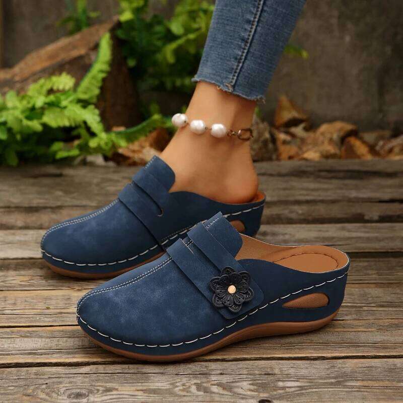 2026 New Women's Solid Color Classic Retro Thick Bottom Outdoor Simple Fashion Casual Sandals