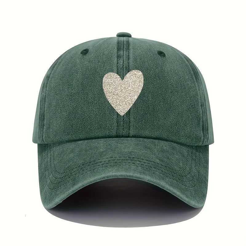 Baseball cap with sparkling heart-shaped pattern design suitable for all seasons casual sports outdoor fashion accessories S260306