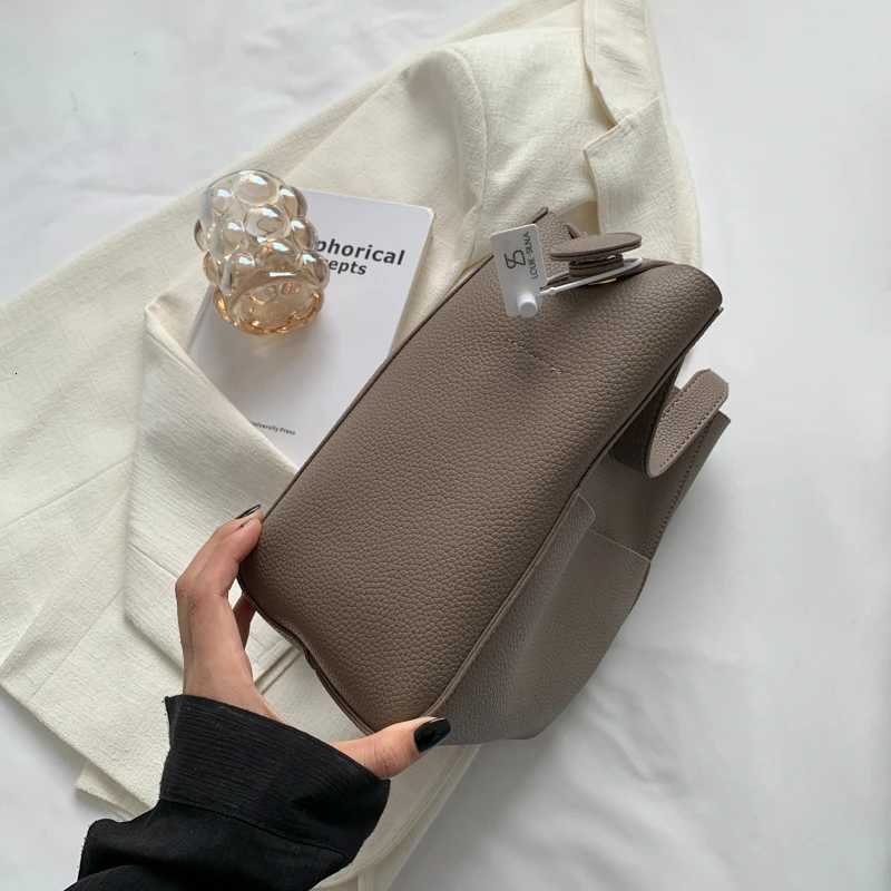 2025 Wide Strap Message Handbag Women Shoulder Bags Leather Soft Casual Bucket Large Capacity Simple Multi-function Tote H260306
