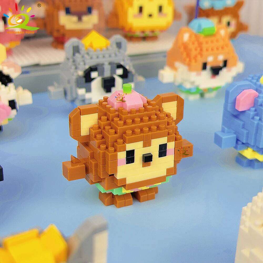 HUIQIBAO Mini Cute animal Micro Building Blocks 3D Diamond BEE Cat Panda Model Bricks DIY City Construction Toys for Children Z260306