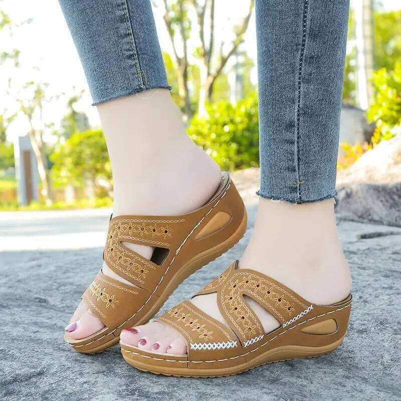 2025 new Women Platform Wedge Sandals Outdoor Open Toe Casual slippers thick soled antislip Leather Fashion Female Zapatos